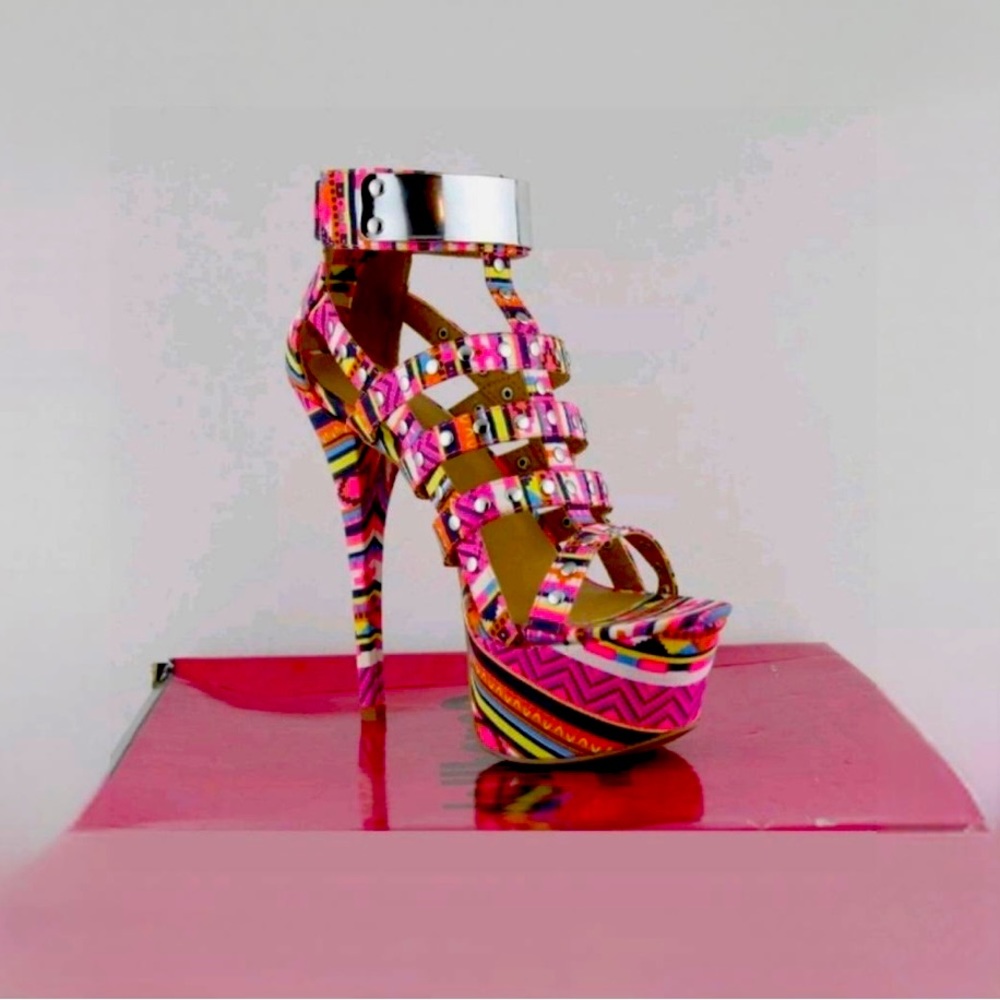 DollHouse Aztec print stiletto with chrome ankle strap accent size 7 1/2